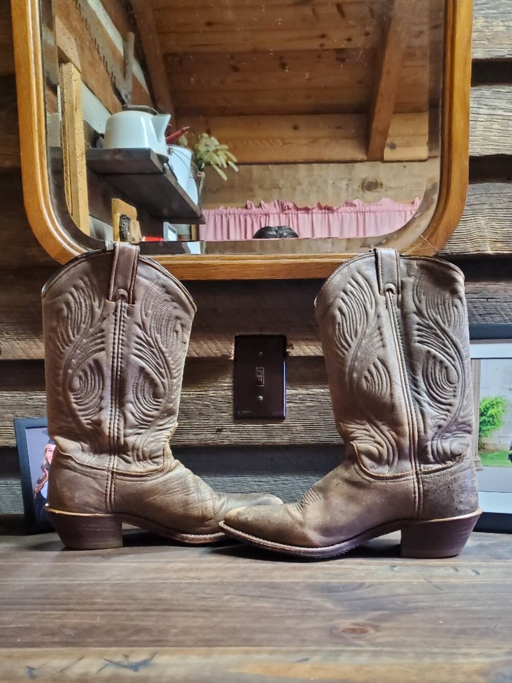 Brown leather cowgirl boots EUC